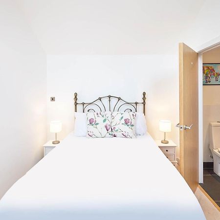 Host & Stay - Penthouse Pad Scarborough Buitenkant foto